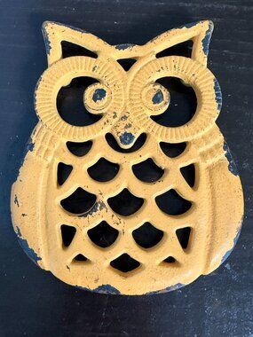 Yellow Cast Iron Owl Trivet 6" Rustic Kitchen Table Decor Hot Plate Holder MCM